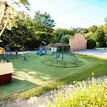 Confortable Pour 5 Personnes Avec Terrasse - Api-1-52-1549 *