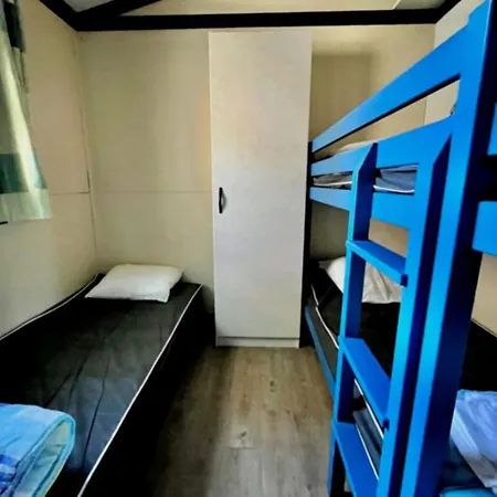 Confortable Pour 5 Personnes Avec Terrasse - Api-1-52-1549 *