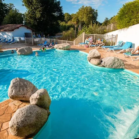 Camping Confortable Pour 5 Personnes Avec Terrasse - Api-1-52-1549