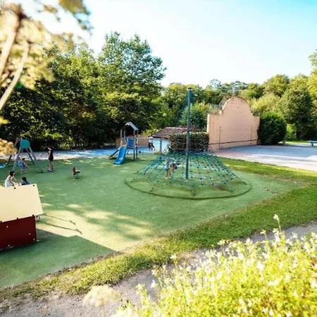 Confortable Pour 5 Personnes Avec Terrasse - Api-1-52-1549 *