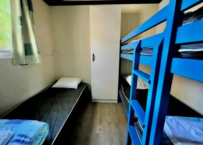 Confortable Pour 5 Personnes Avec Terrasse - Api-1-52-1549 *
