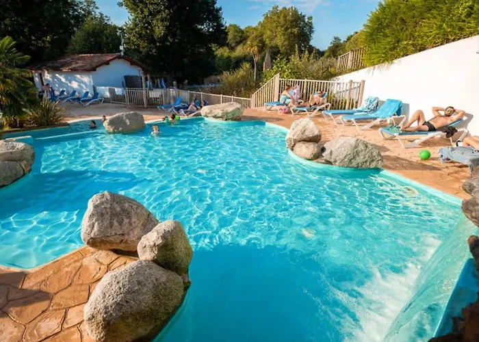 Camping Confortable Pour 5 Personnes Avec Terrasse - Api-1-52-1549