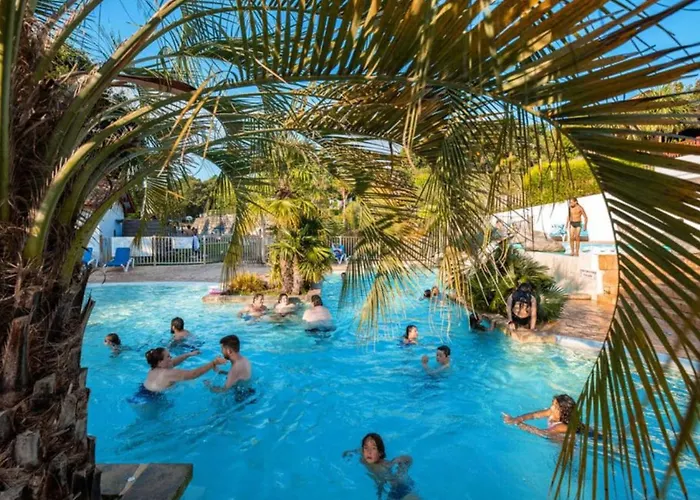 Camping Confortable Pour 5 Personnes Avec Terrasse - Api-1-52-1549 *