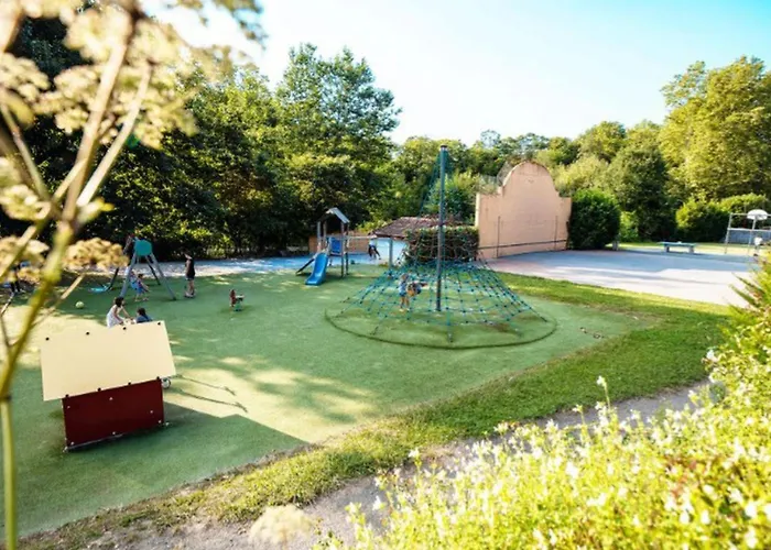 Confortable Pour 5 Personnes Avec Terrasse - Api-1-52-1549 *